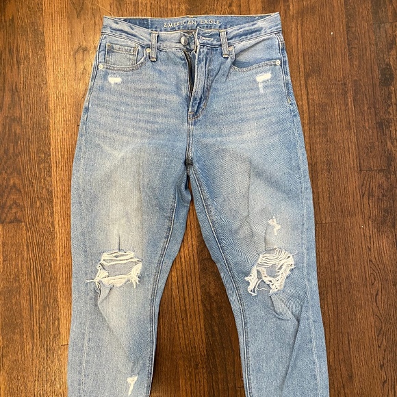 American Eagle distressed mom jeans - Picture 1 of 1